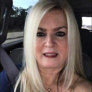 Meet your Posher, Deborah